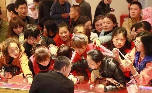 深圳大妈爆料新闻,惊曝身边惊人新闻事件