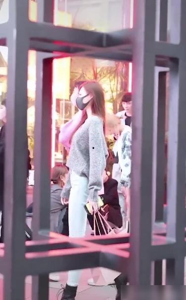 最新爆料王思聪炸街,豪车云集引热议