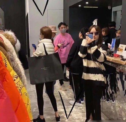 最新爆料王思聪炸街,豪车云集引热议