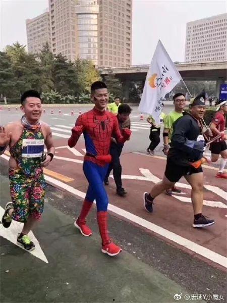 西安男子跑步爆料视频,视频曝光引网友热议