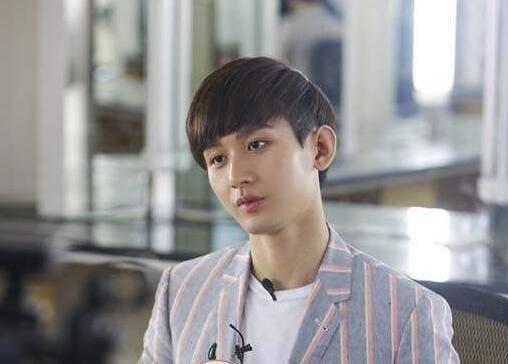 成毅机场空姐爆料视频,揭秘明星真实一面