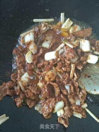 酱爆牛肉爆料怎么做视频,家常美味轻松学