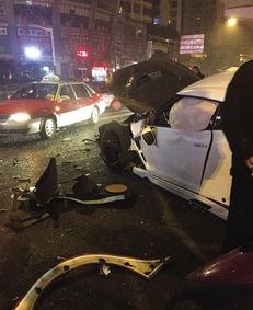 网友爆料打车事件视频播放,打车事件视频引发热议，真相究竟如何？