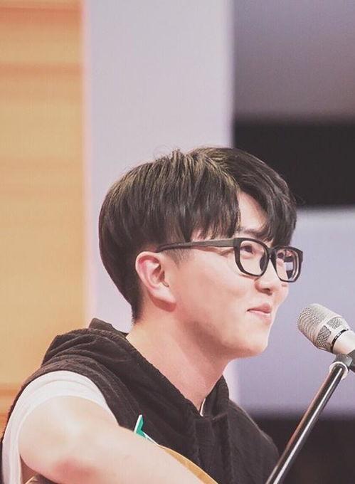 爆料娱乐圈刘耀文宋亚轩,刘耀文宋亚轩疑陷恋情风波