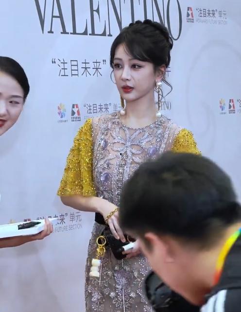 圈内爆料杨紫胡歌,神秘新剧引期待