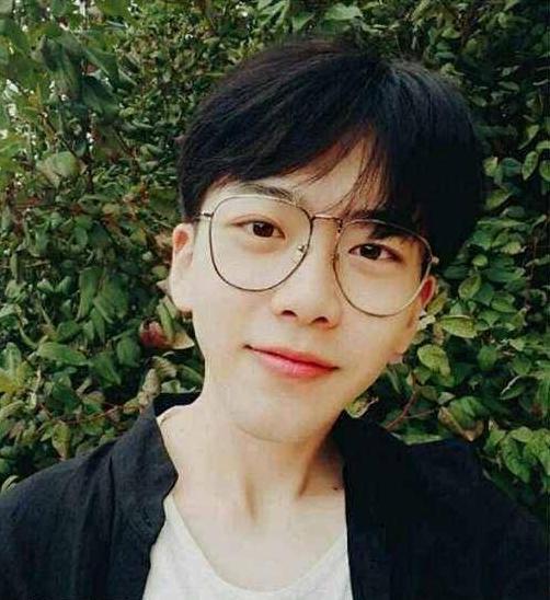 抖音网红吃瓜男的叫什么,揭秘抖音网红“吃瓜男”的神秘面纱